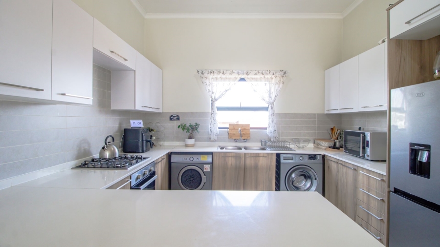 To Let 2 Bedroom Property for Rent in Founders Hill Gauteng