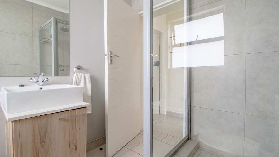 To Let 2 Bedroom Property for Rent in Founders Hill Gauteng