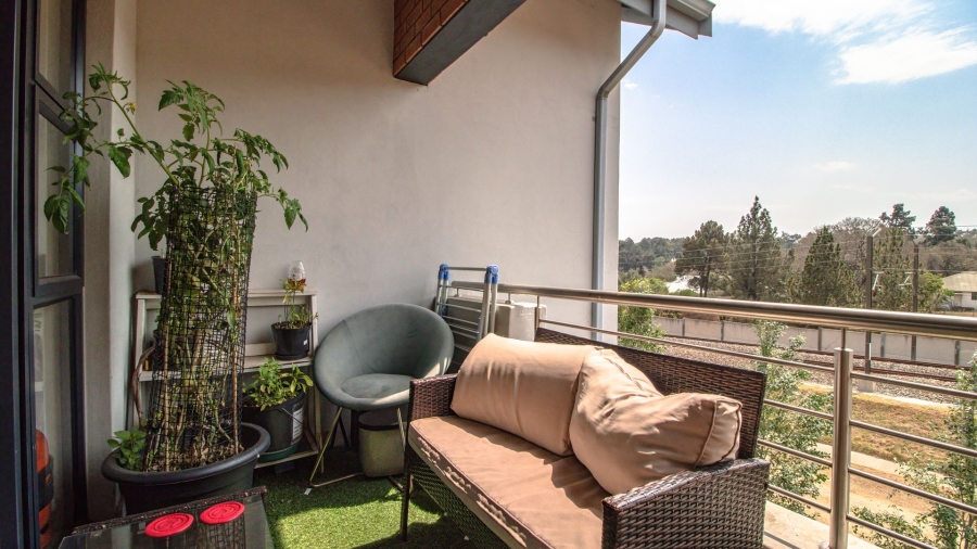 To Let 2 Bedroom Property for Rent in Founders Hill Gauteng