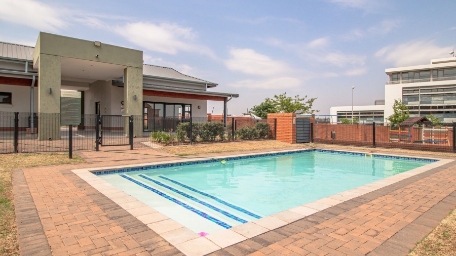 To Let 2 Bedroom Property for Rent in Founders Hill Gauteng