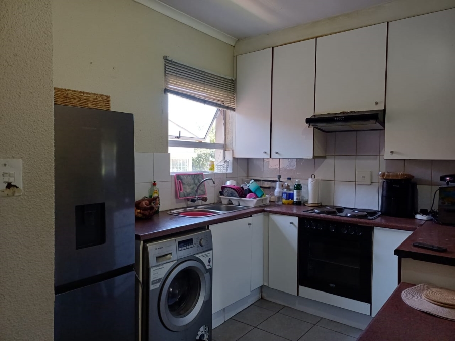 To Let 2 Bedroom Property for Rent in Sunnyridge Gauteng