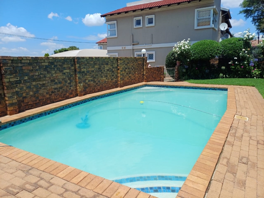 To Let 2 Bedroom Property for Rent in Sunnyridge Gauteng