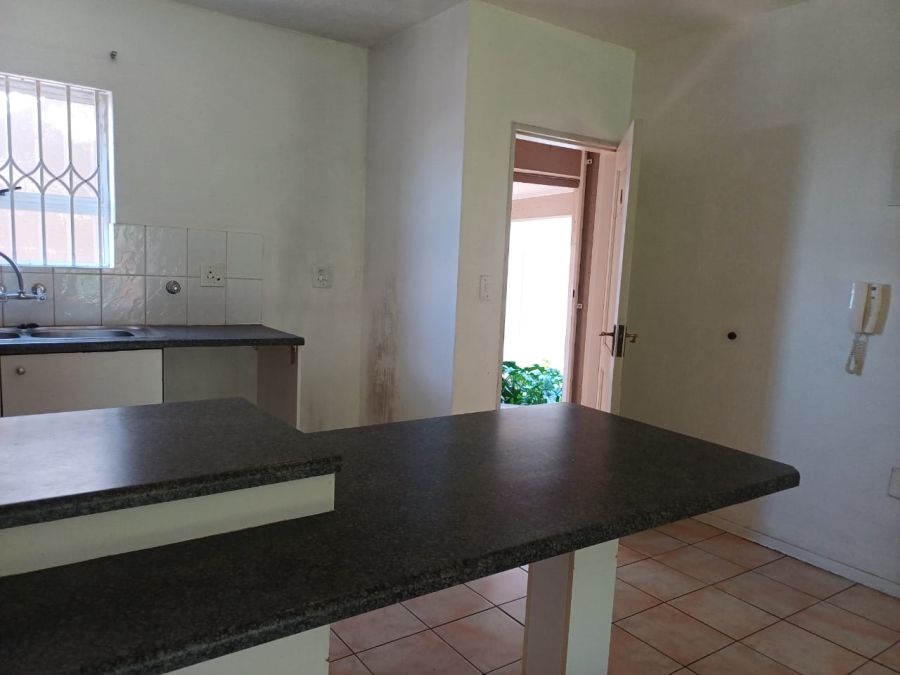 To Let 2 Bedroom Property for Rent in Sunnyridge Gauteng