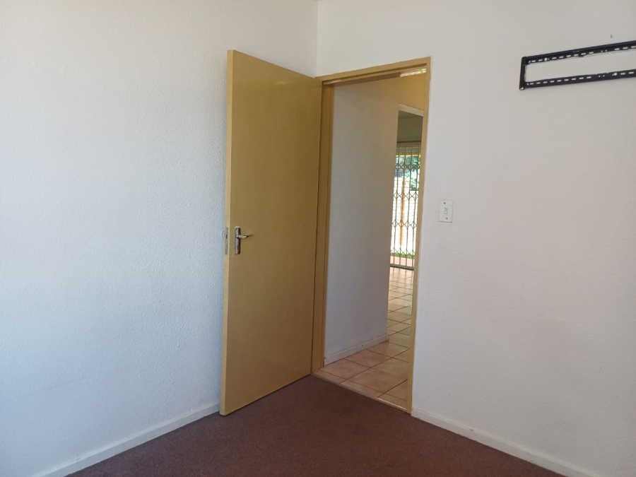 To Let 2 Bedroom Property for Rent in Sunnyridge Gauteng