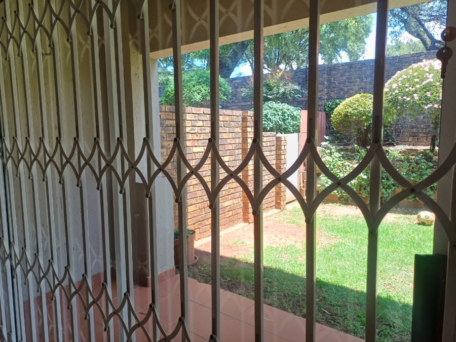 To Let 2 Bedroom Property for Rent in Sunnyridge Gauteng