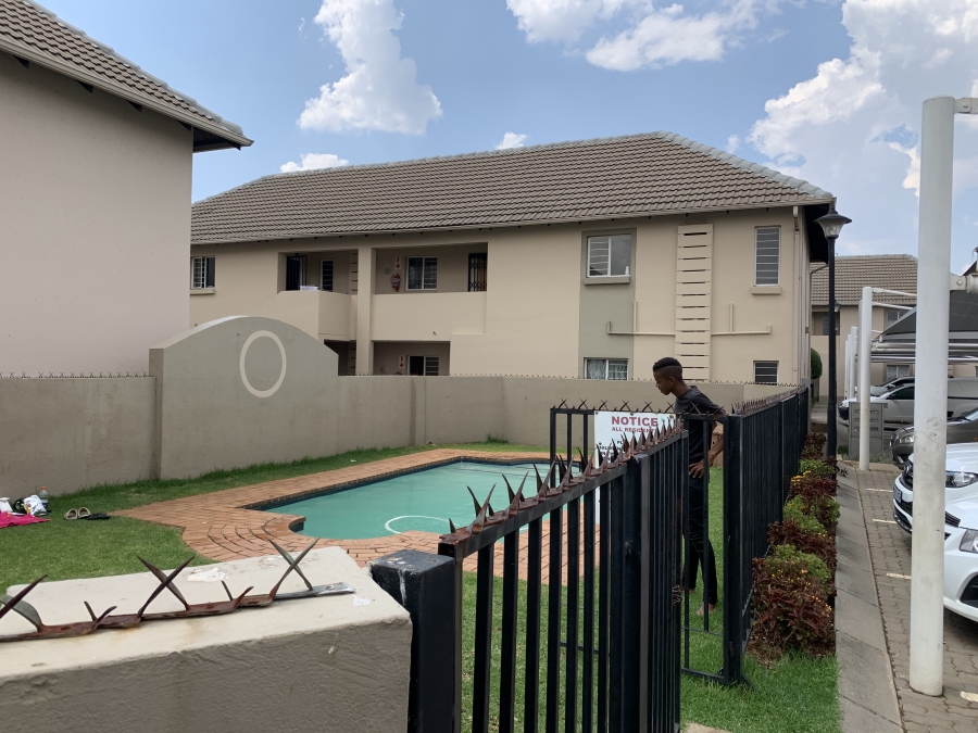 1 Bedroom Property for Sale in Klippoortje Gauteng
