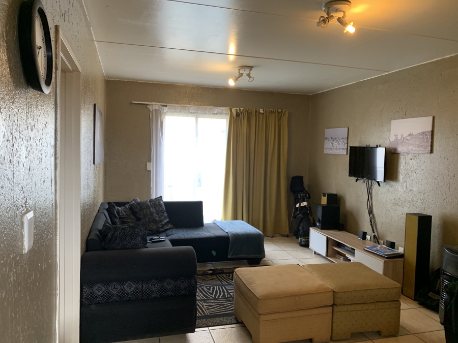 1 Bedroom Property for Sale in Klippoortje Gauteng