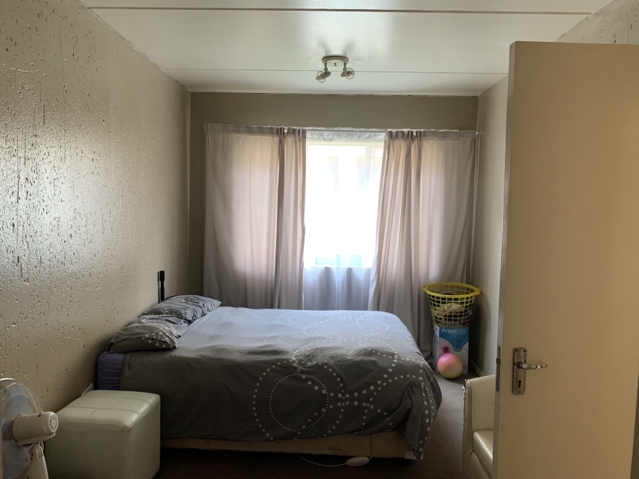 1 Bedroom Property for Sale in Klippoortje Gauteng