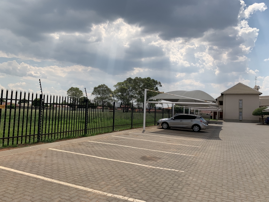 1 Bedroom Property for Sale in Klippoortje Gauteng