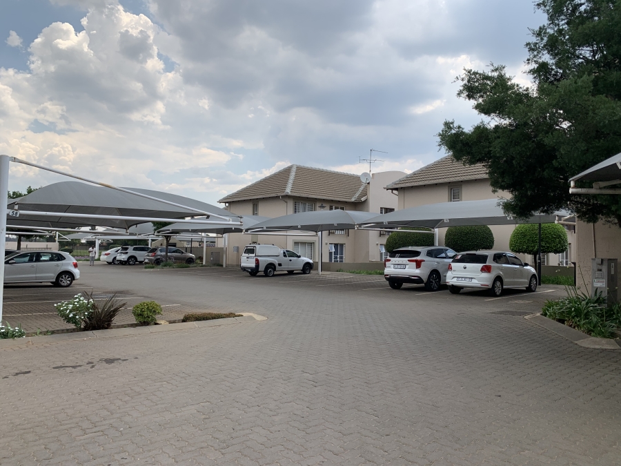 1 Bedroom Property for Sale in Klippoortje Gauteng