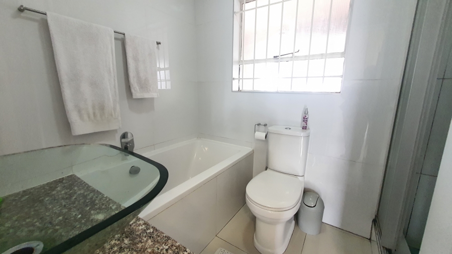 To Let 2 Bedroom Property for Rent in Morningside Gauteng
