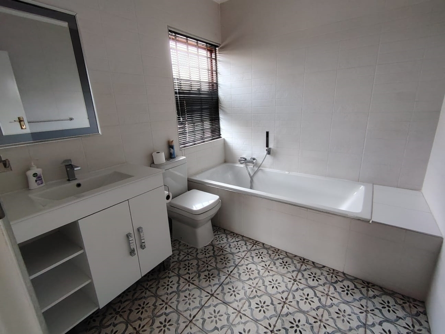 3 Bedroom Property for Sale in Lakefield Gauteng