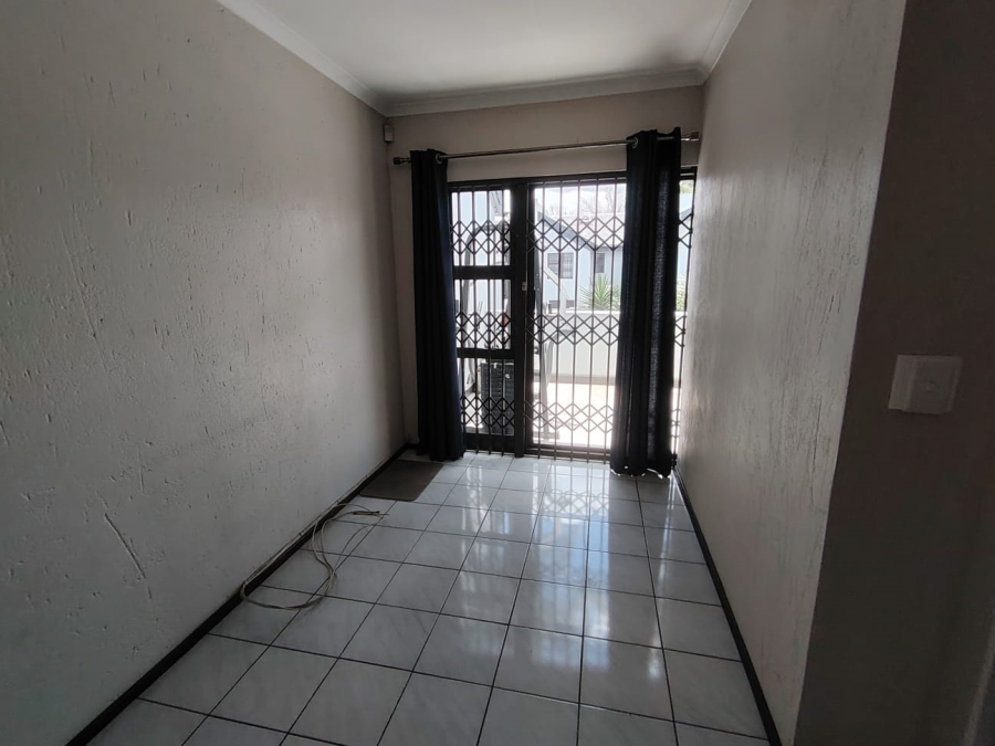 3 Bedroom Property for Sale in Lakefield Gauteng