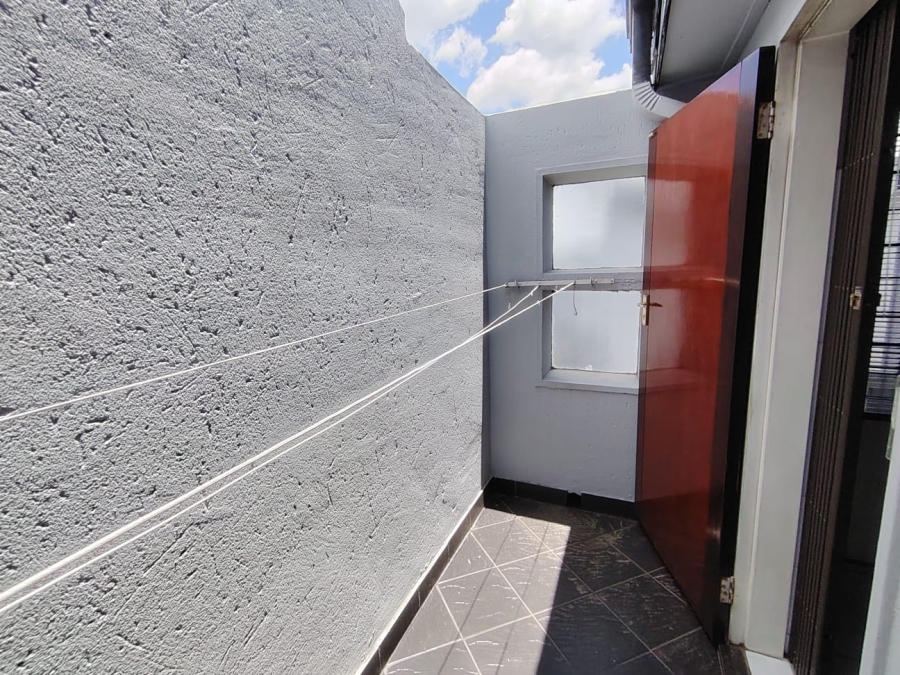 3 Bedroom Property for Sale in Lakefield Gauteng