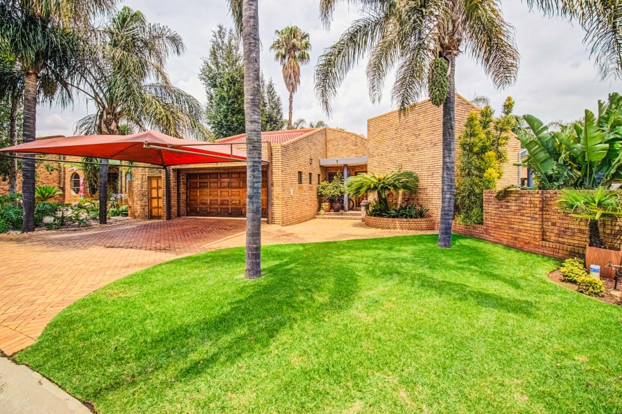 4 Bedroom Property for Sale in Glen Marais Gauteng