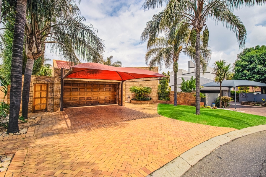 4 Bedroom Property for Sale in Glen Marais Gauteng