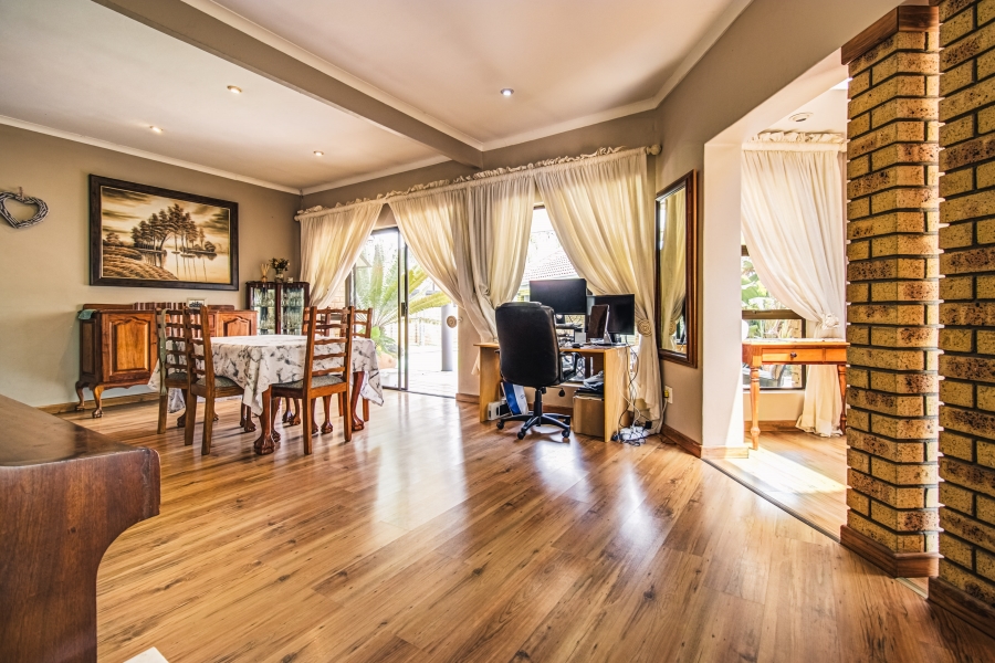 4 Bedroom Property for Sale in Glen Marais Gauteng