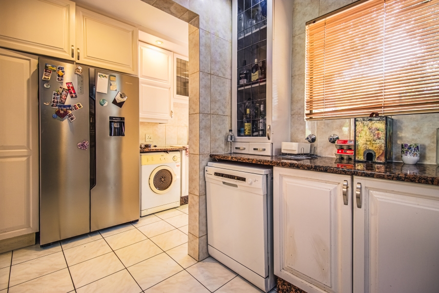 4 Bedroom Property for Sale in Glen Marais Gauteng