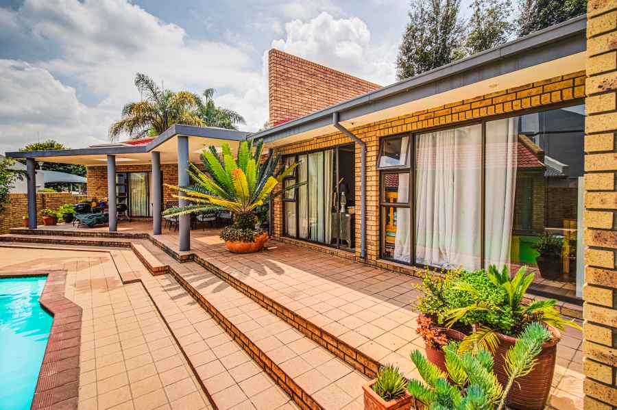 4 Bedroom Property for Sale in Glen Marais Gauteng