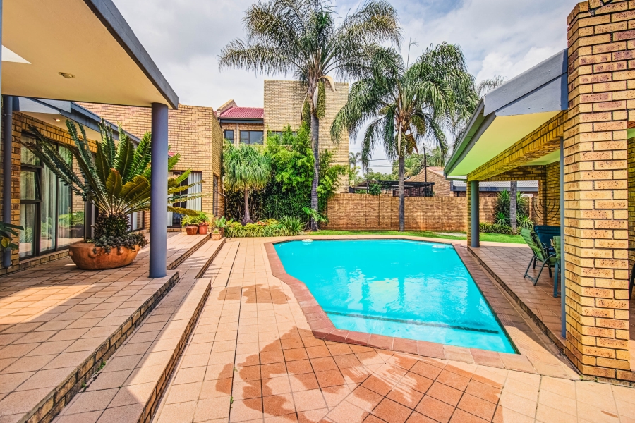 4 Bedroom Property for Sale in Glen Marais Gauteng