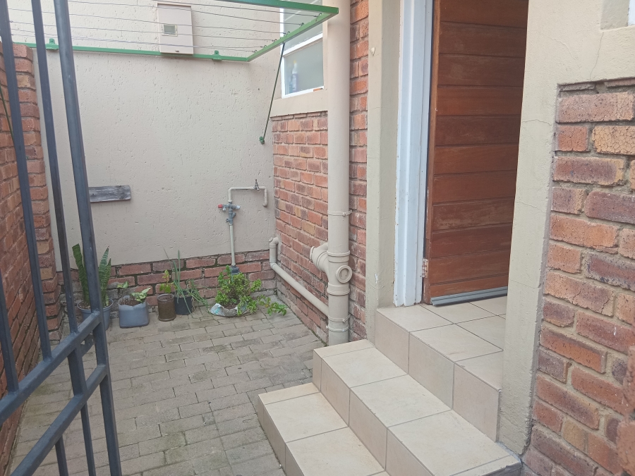 2 Bedroom Property for Sale in Edleen Gauteng