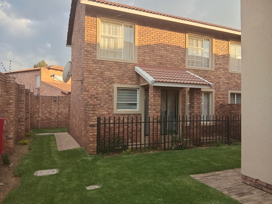 2 Bedroom Property for Sale in Edleen Gauteng