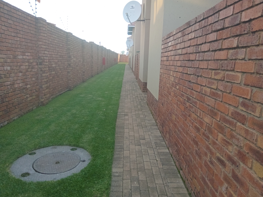 2 Bedroom Property for Sale in Edleen Gauteng