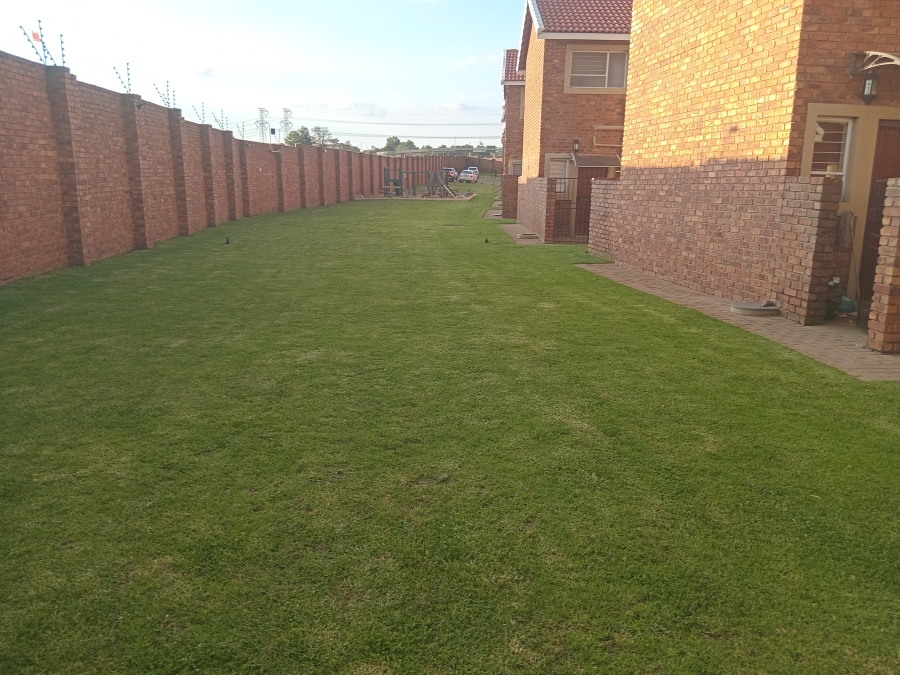 2 Bedroom Property for Sale in Edleen Gauteng