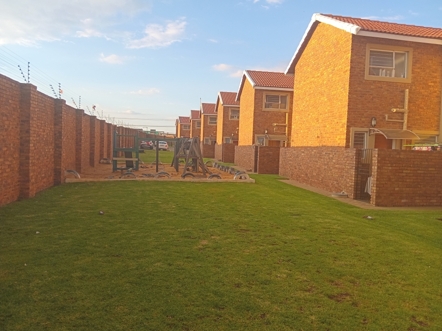 2 Bedroom Property for Sale in Edleen Gauteng