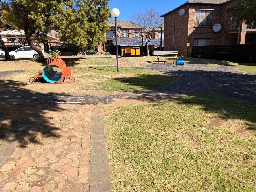 2 Bedroom Property for Sale in Sonneveld Gauteng