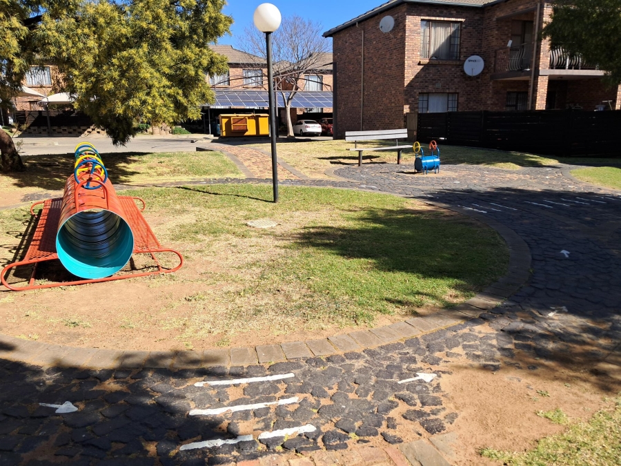 2 Bedroom Property for Sale in Sonneveld Gauteng