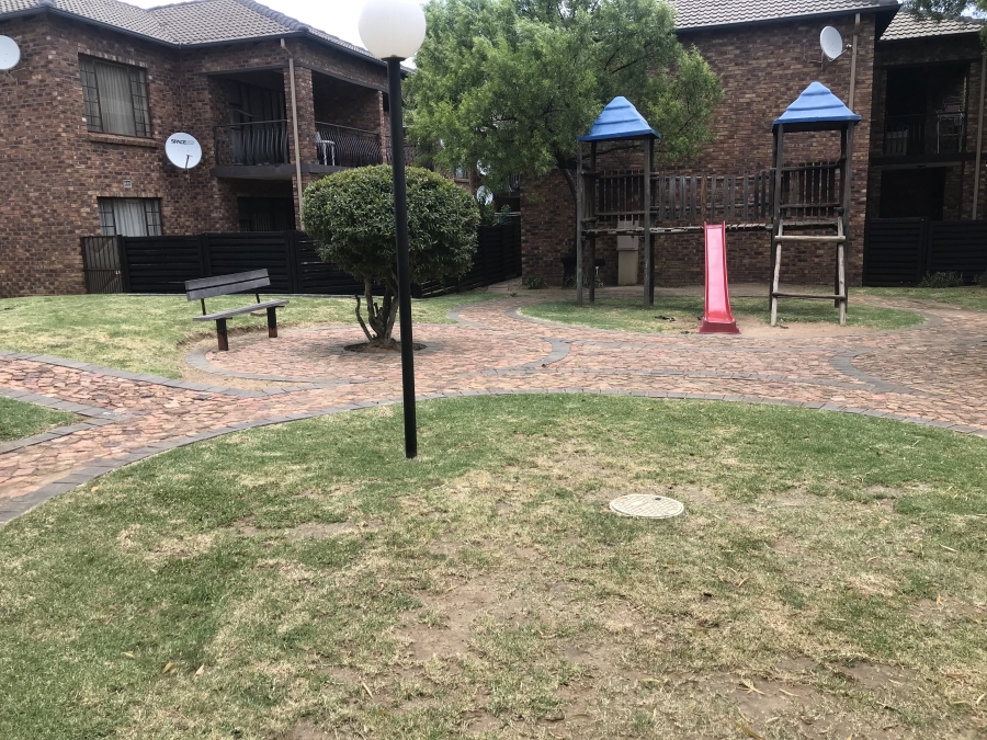 2 Bedroom Property for Sale in Sonneveld Gauteng