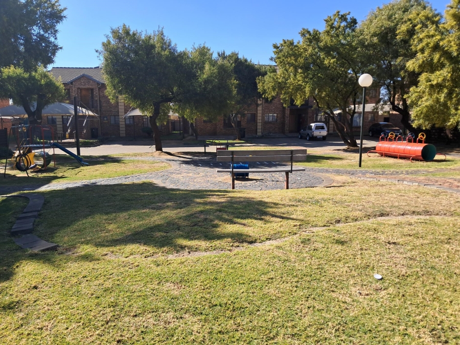 2 Bedroom Property for Sale in Sonneveld Gauteng