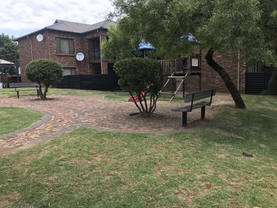 2 Bedroom Property for Sale in Sonneveld Gauteng