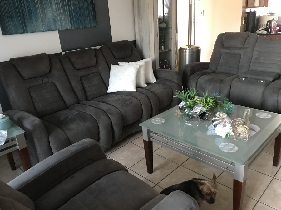 2 Bedroom Property for Sale in Sonneveld Gauteng