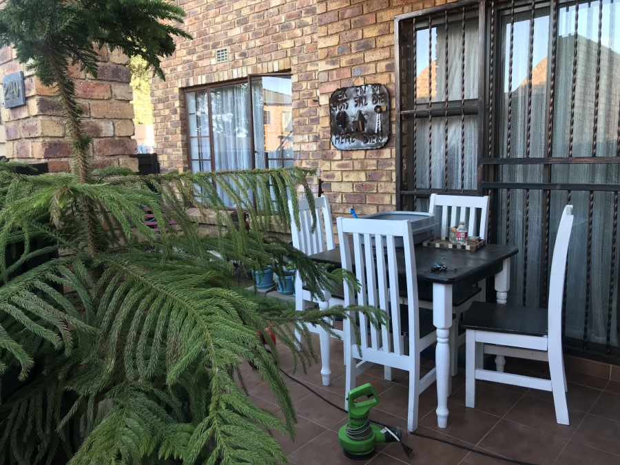 2 Bedroom Property for Sale in Sonneveld Gauteng