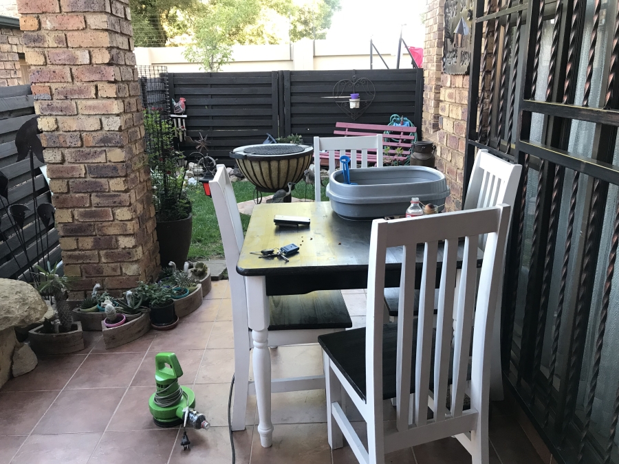 2 Bedroom Property for Sale in Sonneveld Gauteng