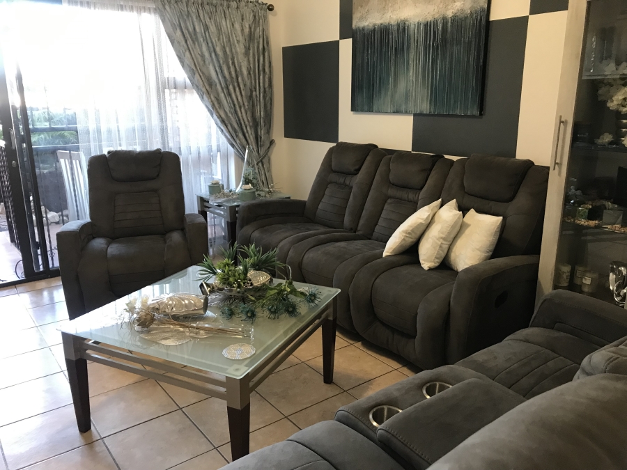 2 Bedroom Property for Sale in Sonneveld Gauteng
