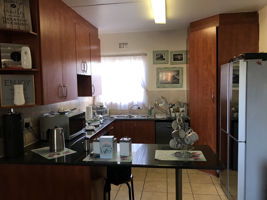 2 Bedroom Property for Sale in Sonneveld Gauteng