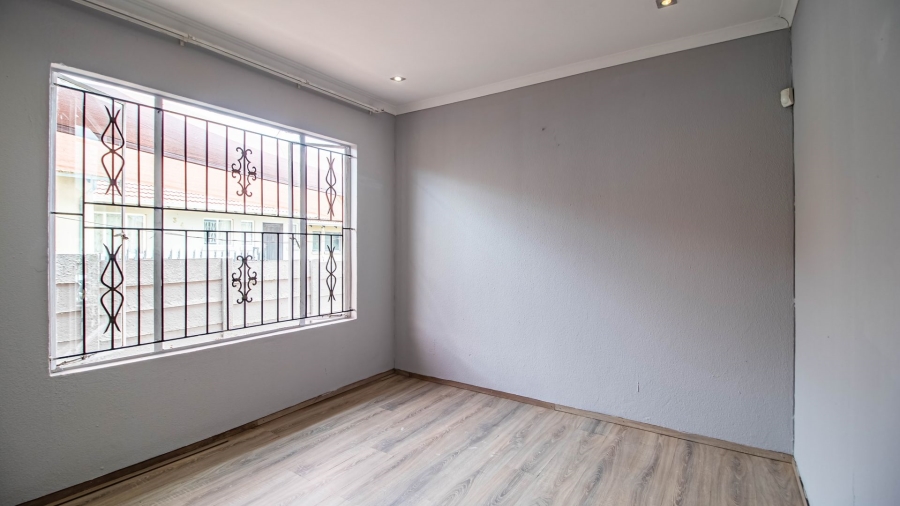 2 Bedroom Property for Sale in Lombardy West Gauteng