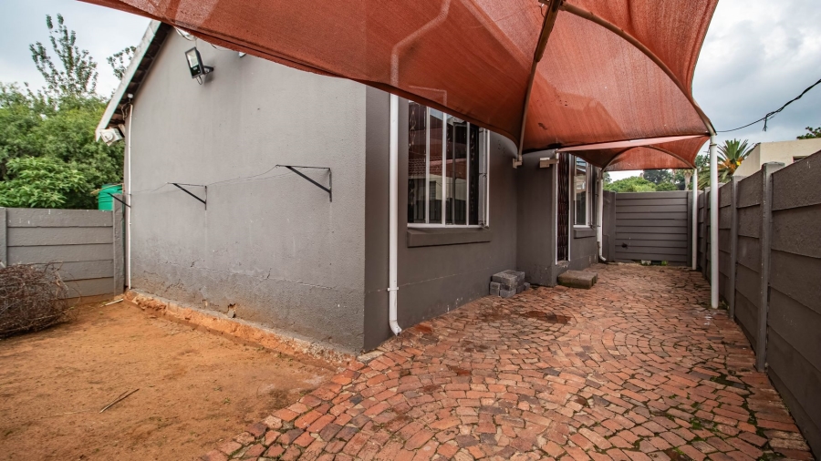 2 Bedroom Property for Sale in Lombardy West Gauteng