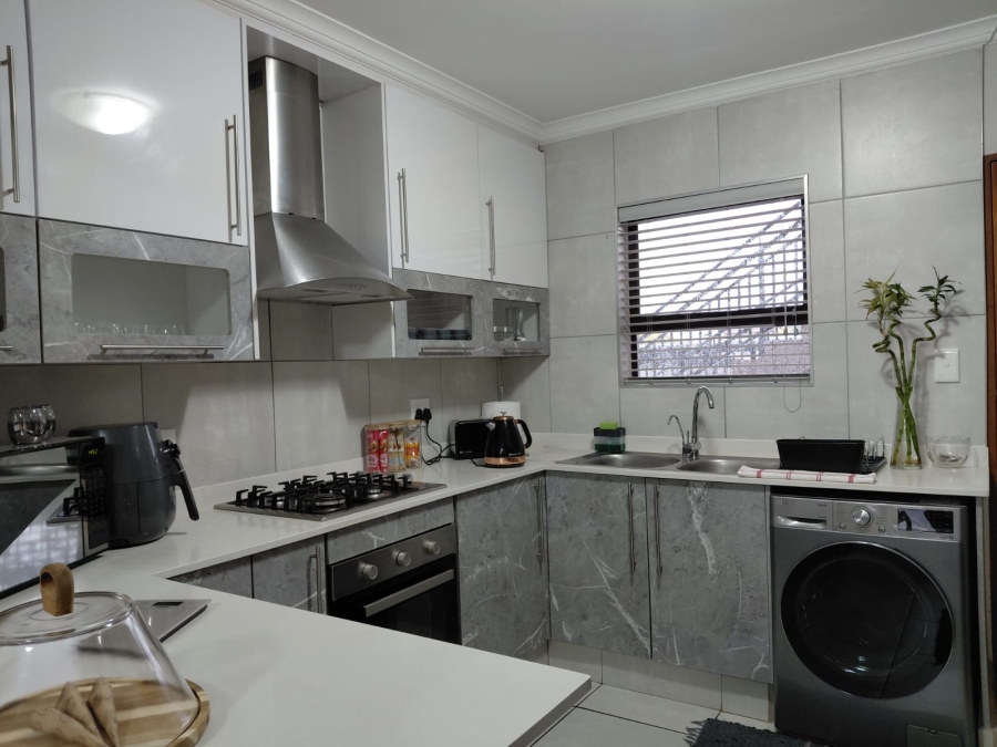 3 Bedroom Property for Sale in Helderwyk Gauteng