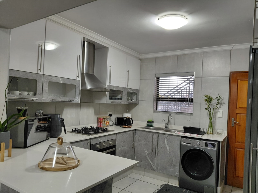 3 Bedroom Property for Sale in Helderwyk Gauteng