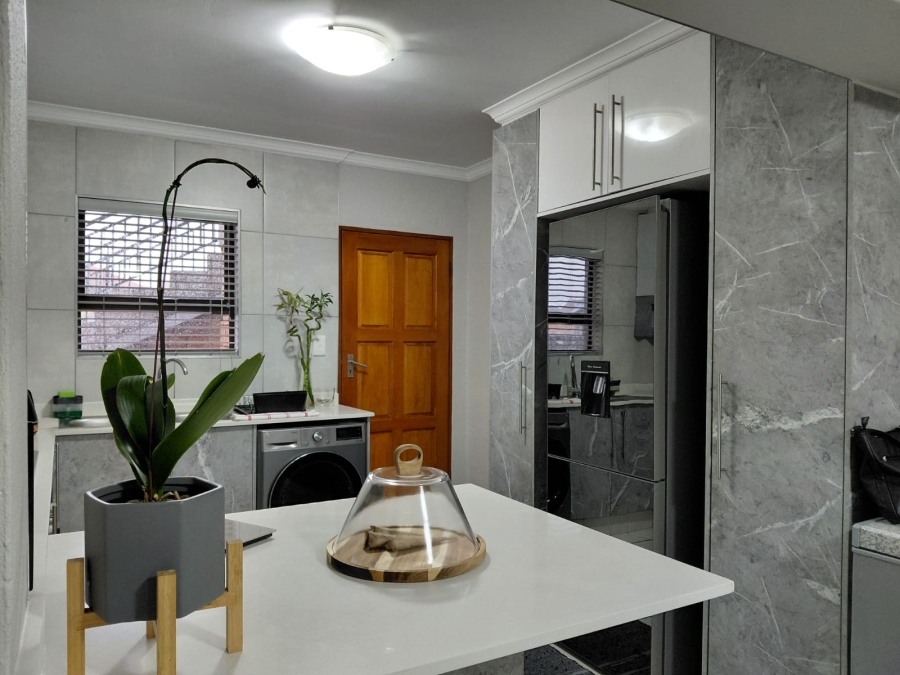 3 Bedroom Property for Sale in Helderwyk Gauteng