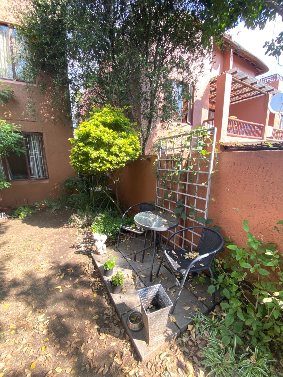 2 Bedroom Property for Sale in Sunninghill Gauteng