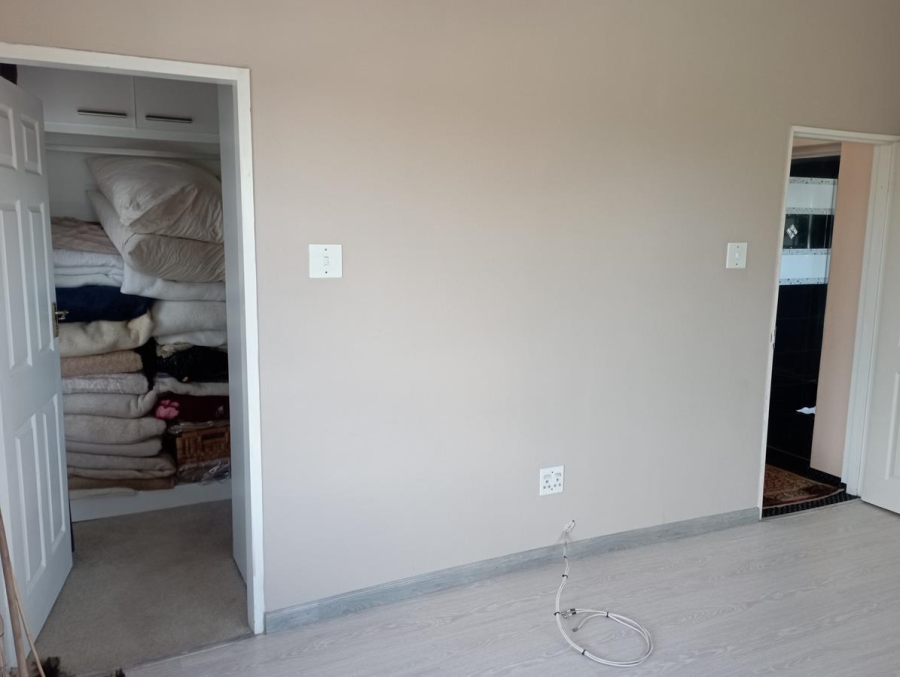 3 Bedroom Property for Sale in Robertsham Gauteng