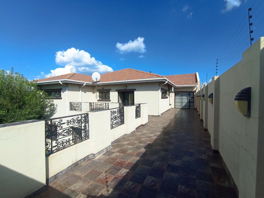 3 Bedroom Property for Sale in Robertsham Gauteng