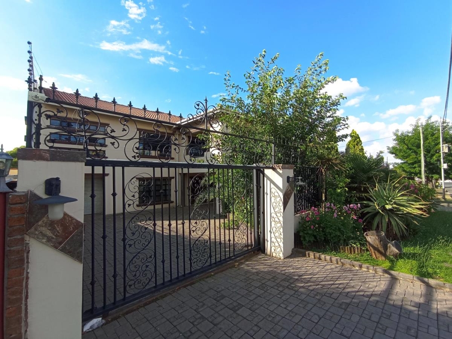 3 Bedroom Property for Sale in Robertsham Gauteng