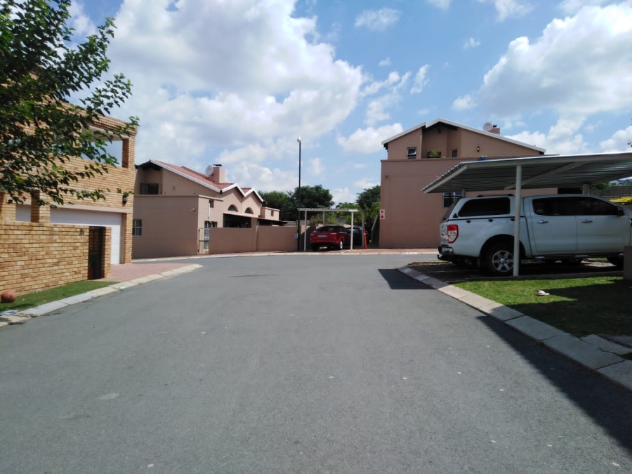 2 Bedroom Property for Sale in Noordhang Gauteng