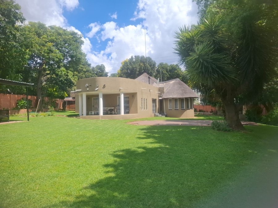 5 Bedroom Property for Sale in Buccleuch Gauteng